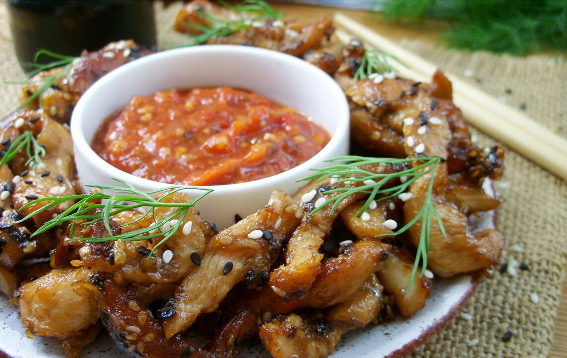Le poulet à la sauce soja est un favori du régime